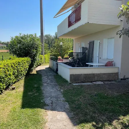 Villaggio Boschetti 10a 아파트